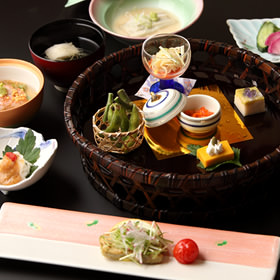 スタンダード懐石膳とメイン料理3品写真
